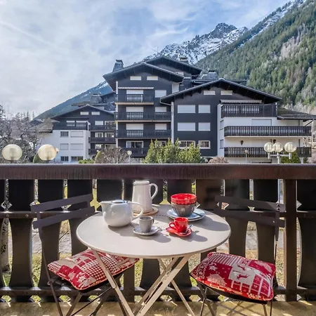 Beautiful 50m With 2 Balconies And Mountain View *