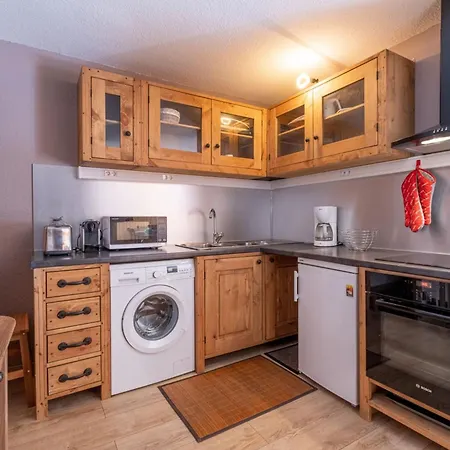 Beautiful 50m With 2 Balconies And Mountain View