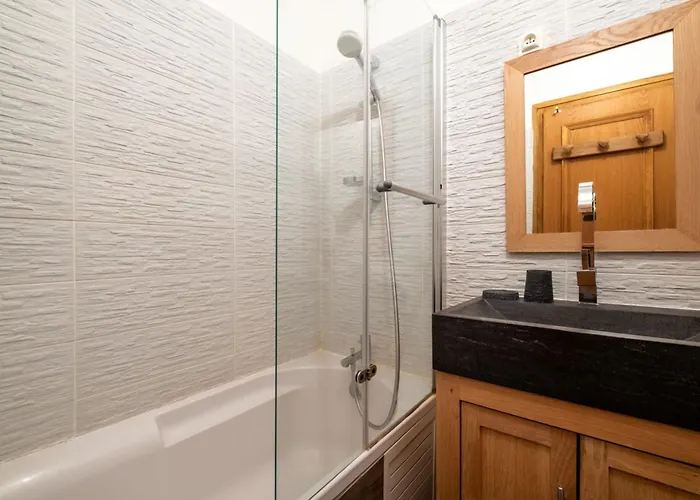 아파트 Beautiful 50m With 2 Balconies And Mountain View