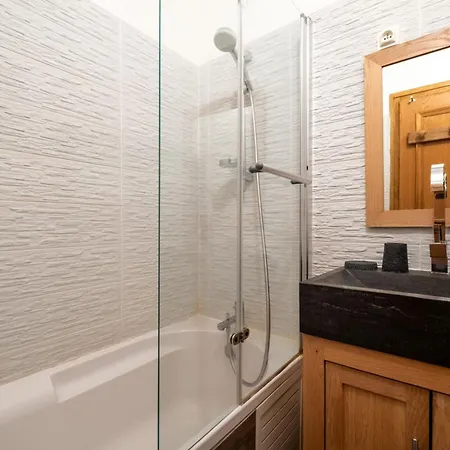 Апартаменти Beautiful 50m With 2 Balconies And Mountain View