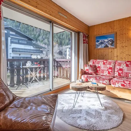 Beautiful 50m With 2 Balconies And Mountain View Шамоні